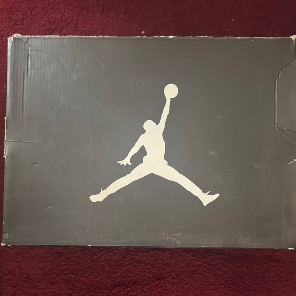 Jordan Black and Red Sneakers with Patent Leather and Air Cushioning - Picture 7 of 8